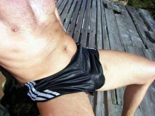 hehe - thats an old one of me - just love thoseb lack Adidas Glanz Sprinter Shorts