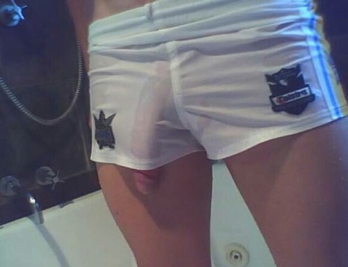 footiesandspeedos:
“Nothing beats white #footy shorts. #NRL #Titans
”
hmmm