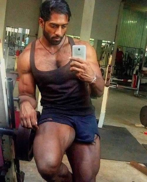 men-in-shorts:
“What a handsome guy he is.
”
thats true